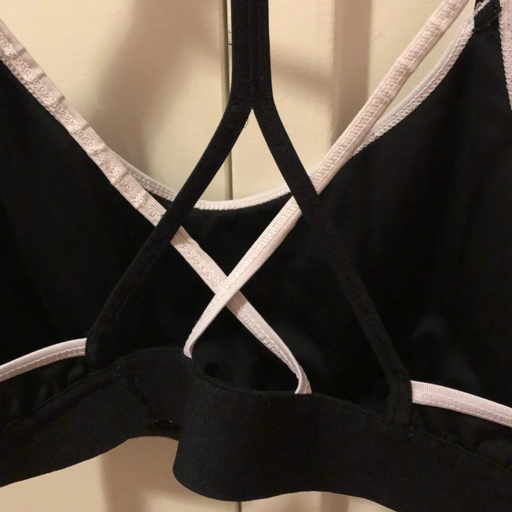⛔️SOLD⛔️ Adidas 🖤 Strappy Back Sports Bra - Picture 11 of 14